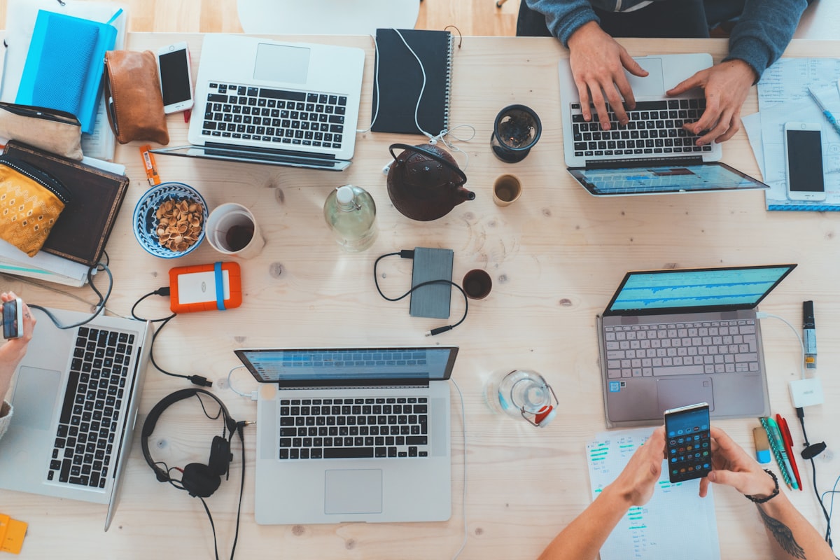 AI時代に求められる人材と育成戦略 — これから伸びる職種と企業のリスキリング設計